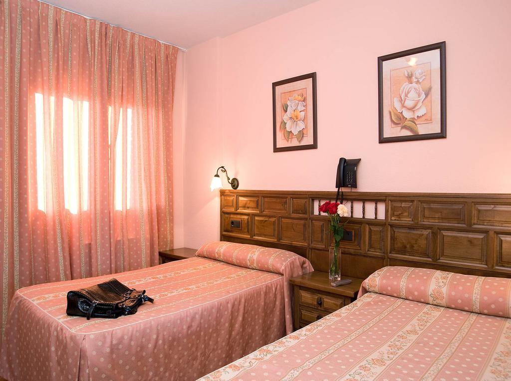 Hotel Rural "Victoria" Humanes Ruang foto