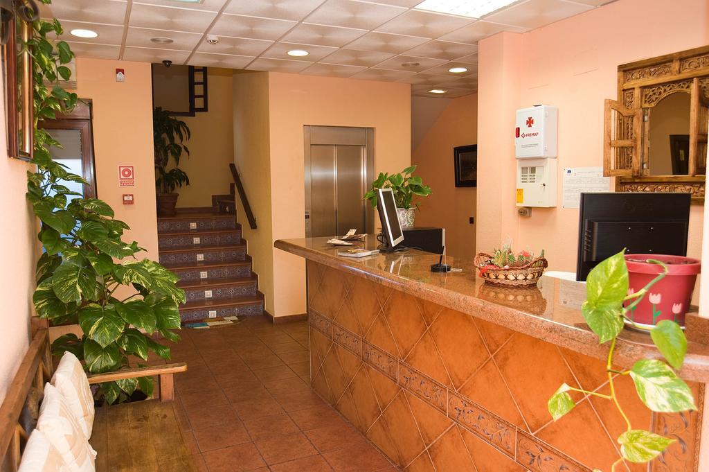 Hotel Rural "Victoria" Humanes Bagian luar foto